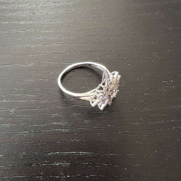 Gorgeous Diamond Star Ring - Picture 3 of 5